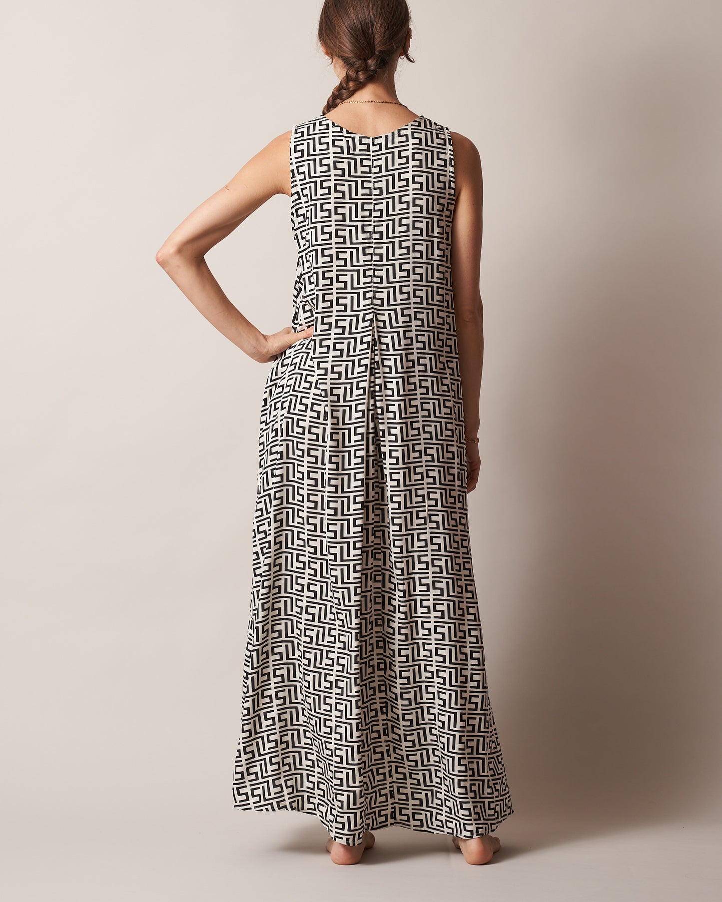 SLEEVELESS MAXI W/ PLEAT