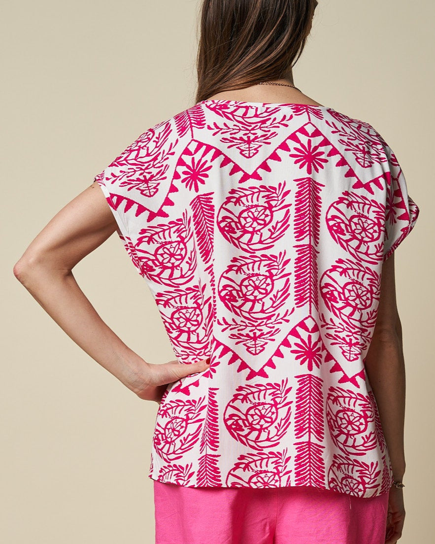 GEOMETRIC BATWING TOP