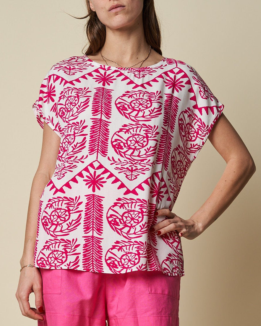 GEOMETRIC BATWING TOP