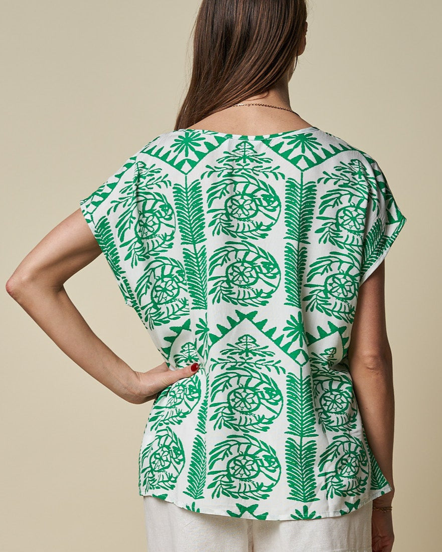 GEOMETRIC BATWING TOP