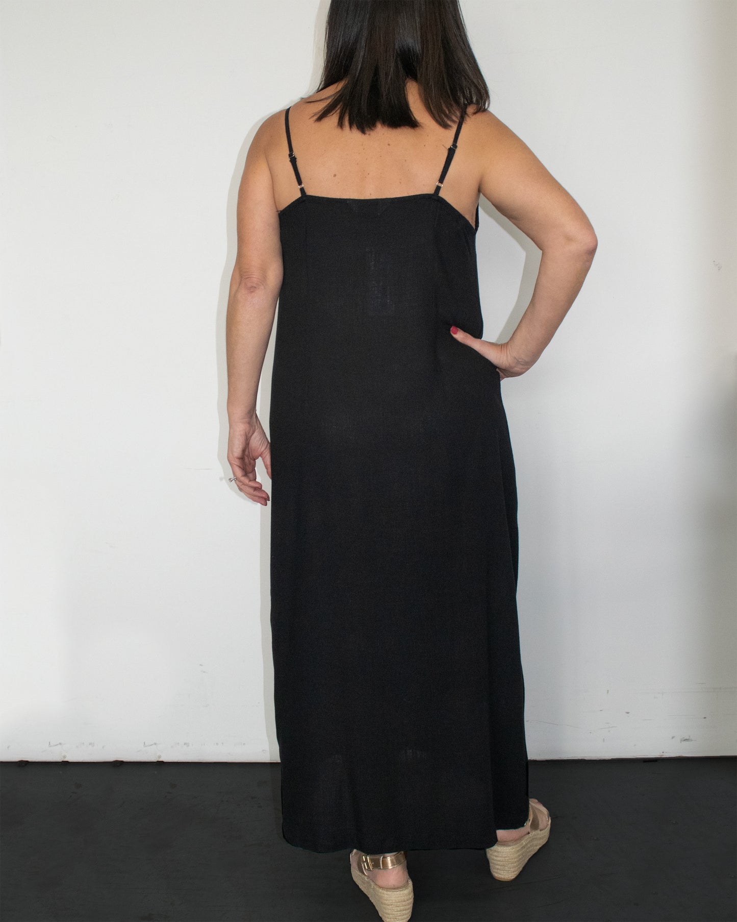 SHOESTRING DRESS W/ SIDE SPLIT