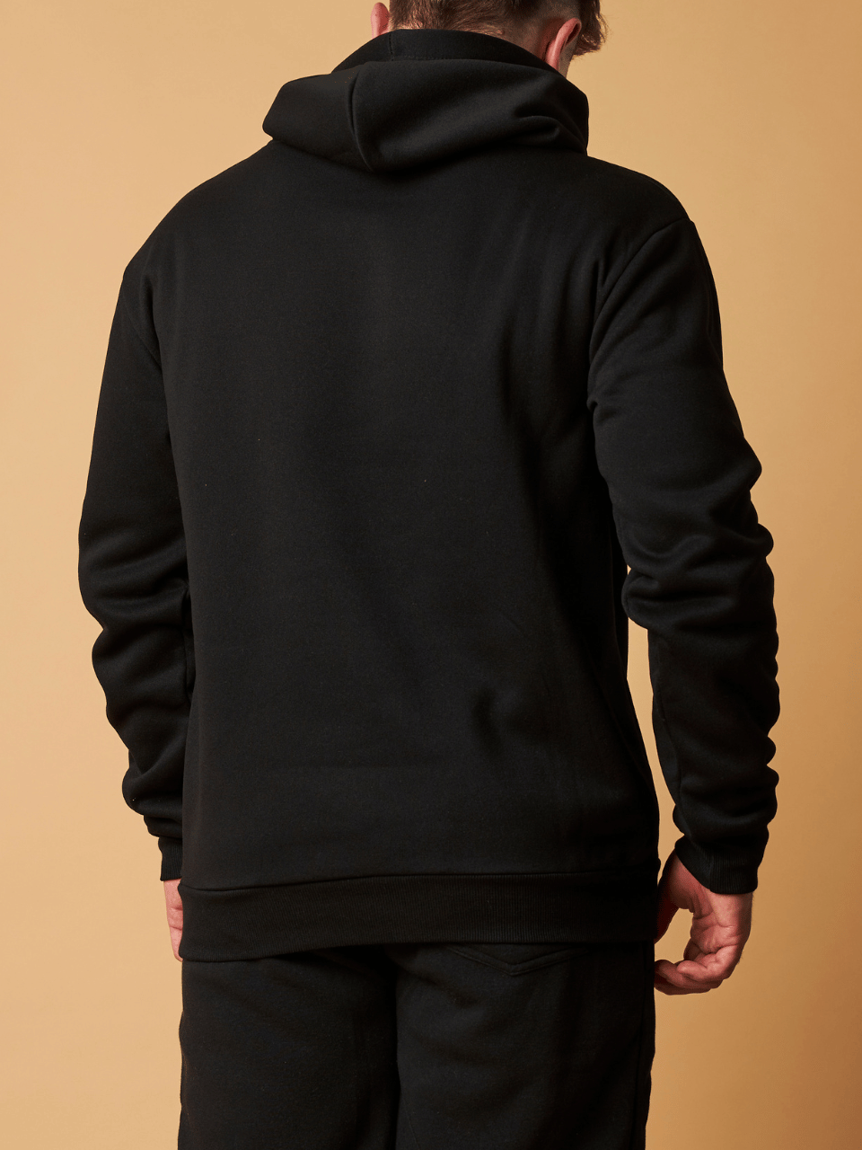 HOODIE W/ KANGA POCKETS AND CHEST PRINT