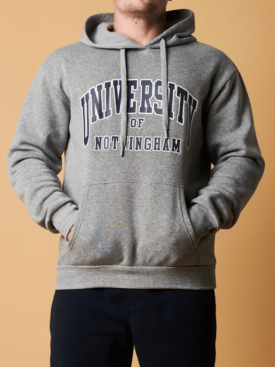 HOODIE W/ KANGA POCKETS AND CHEST PRINT