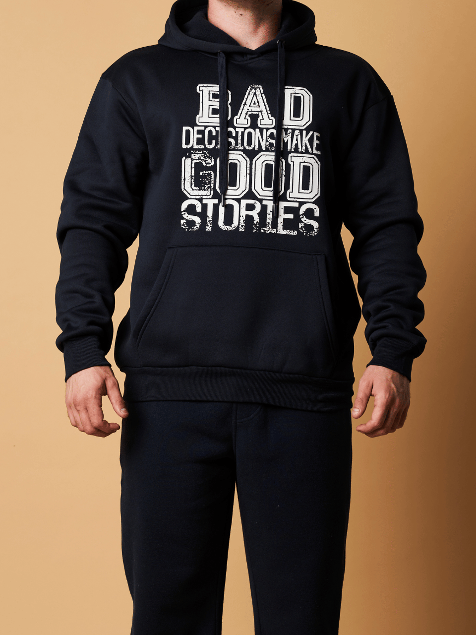 HOODIE W/ KANGA POCKETS AND CHEST PRINT