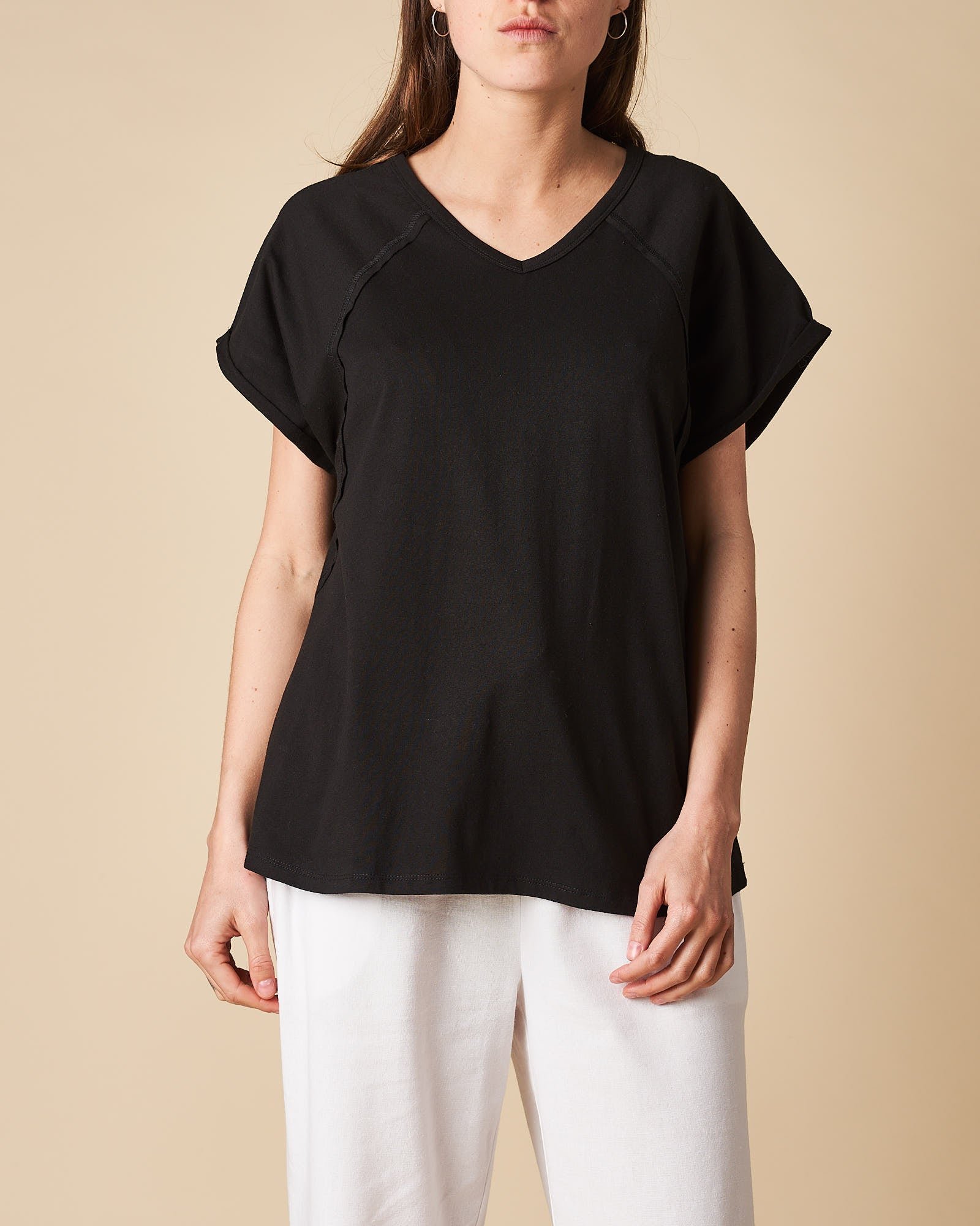 V-NECK TEE