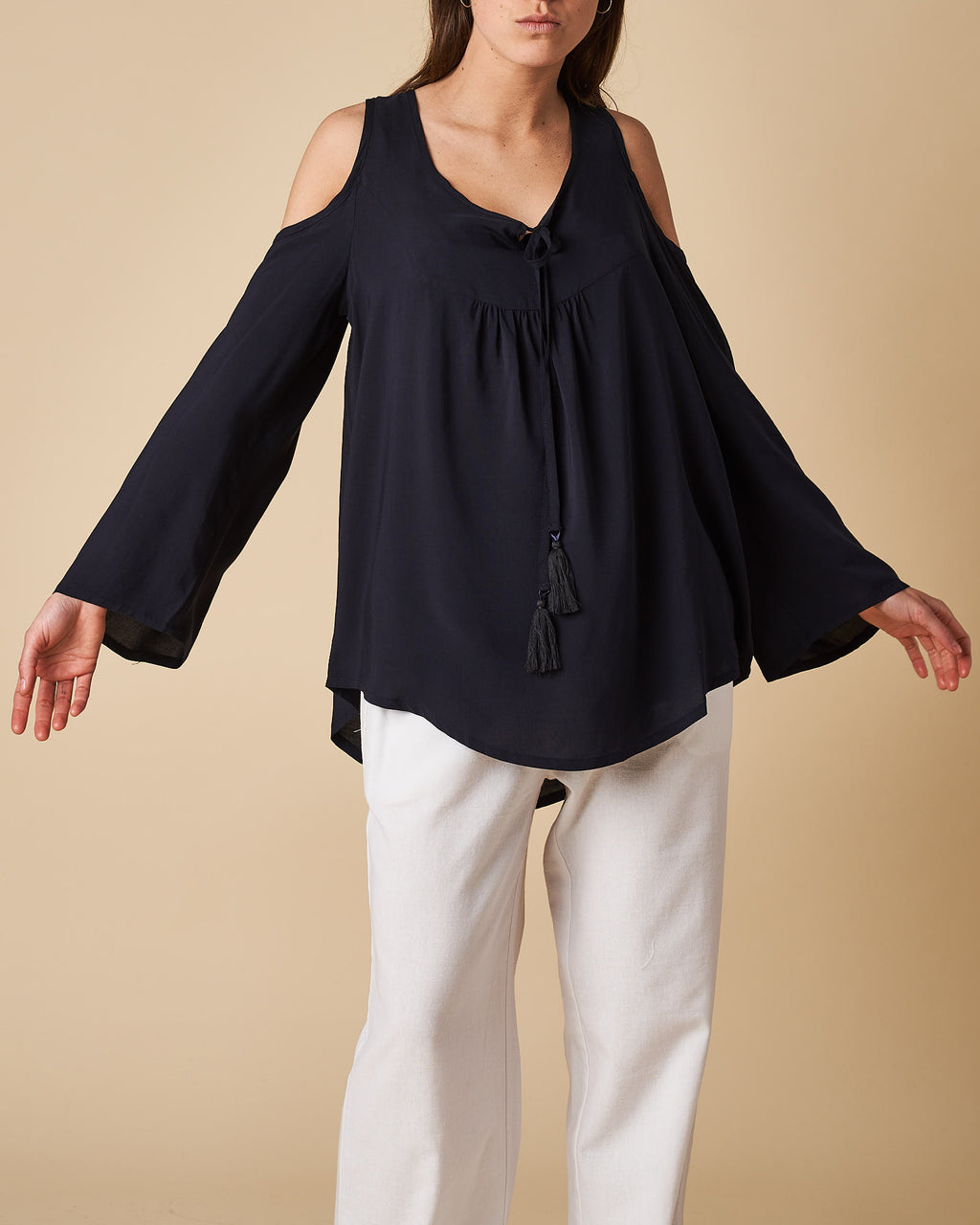 OPEN SHOULDER TOP