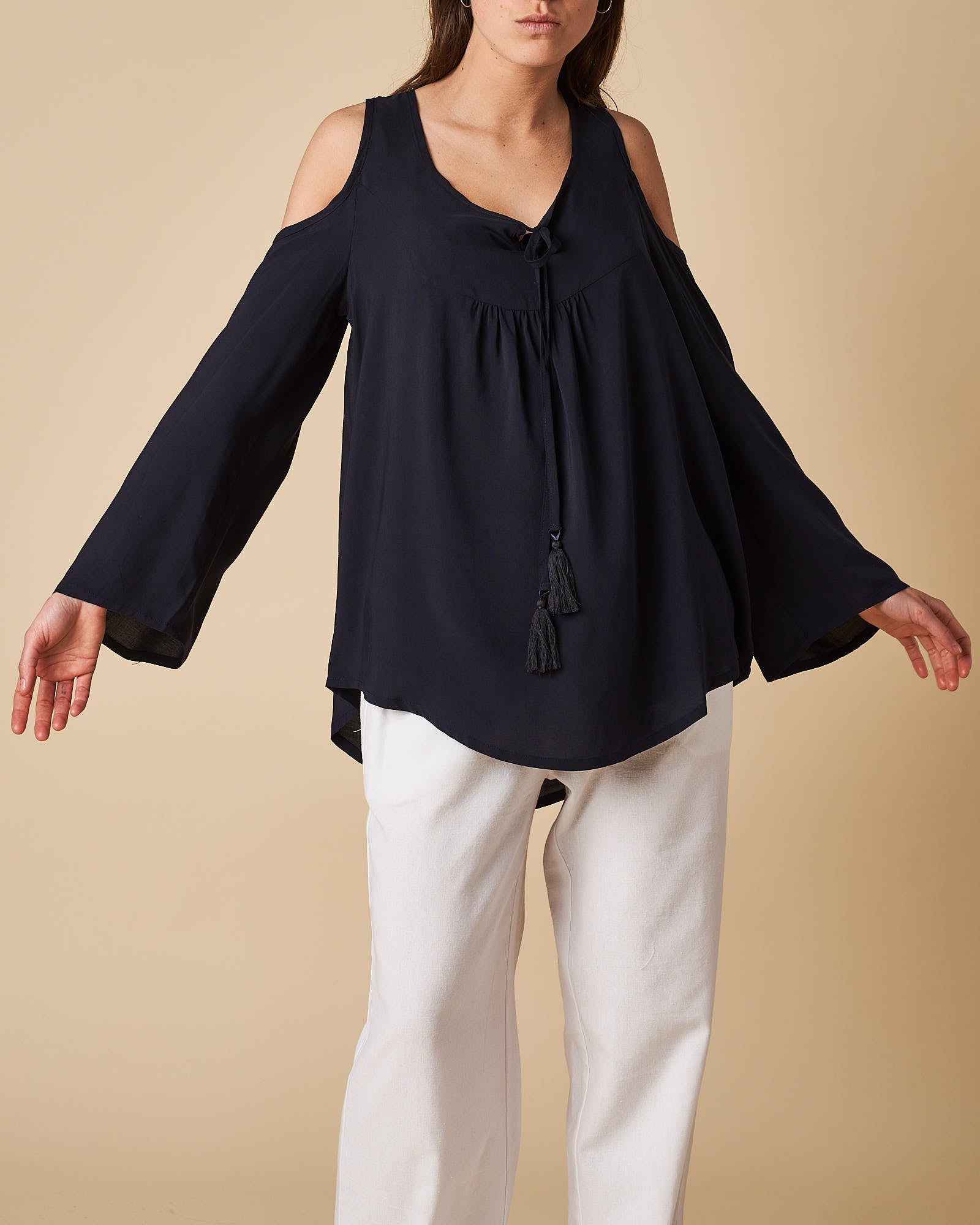 OPEN SHOULDER TOP