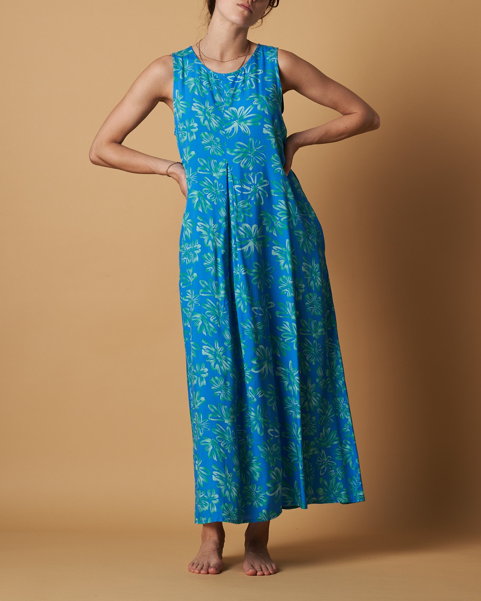 SLEEVELESS MAXI DRESS