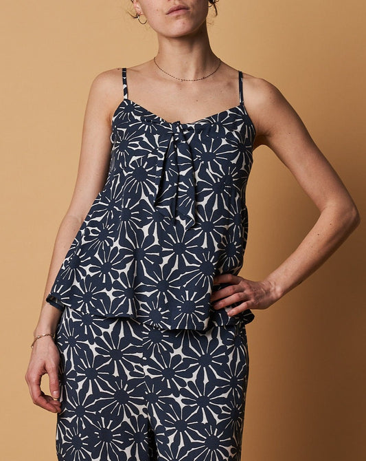 TIE FRONT STRAP TOP