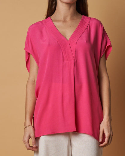 STITCHED V-NECK TOP