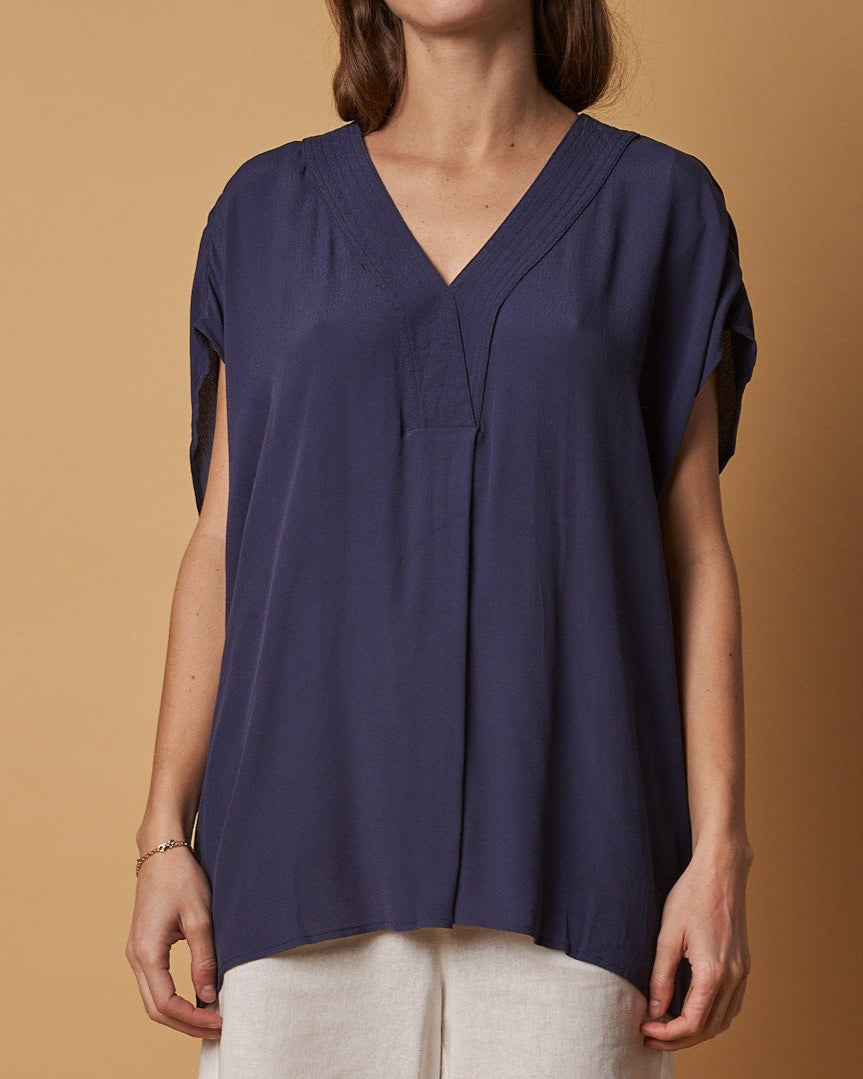 STITCHED V-NECK TOP