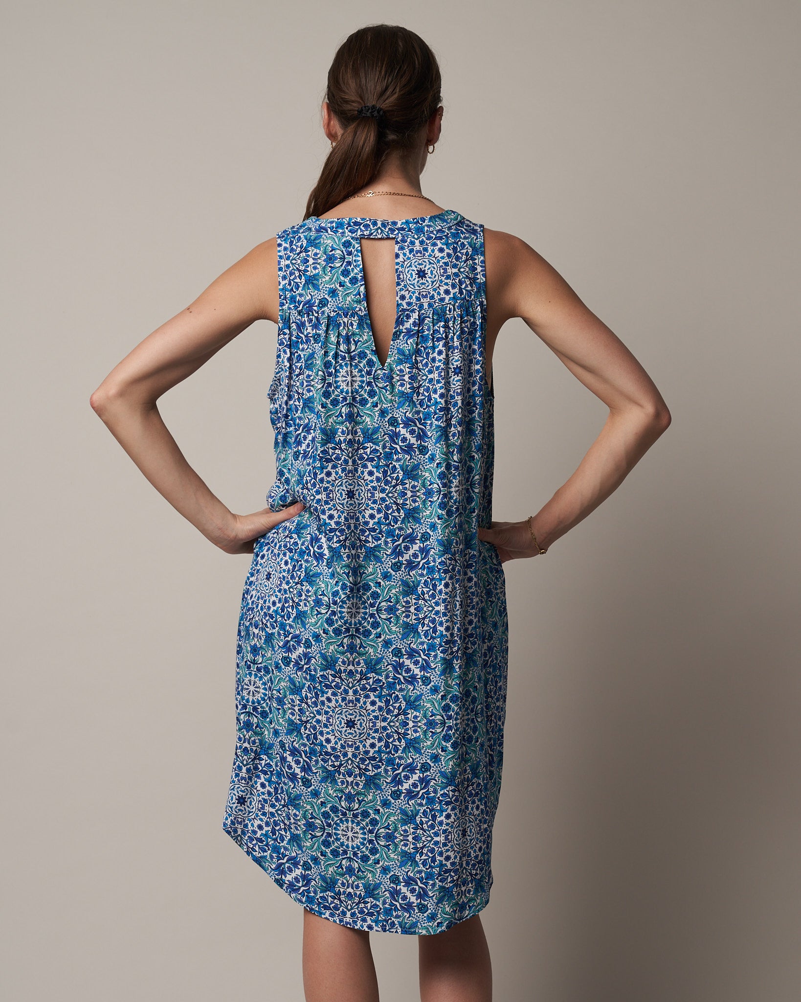 KEYHOLE BACK SHORT DRESS