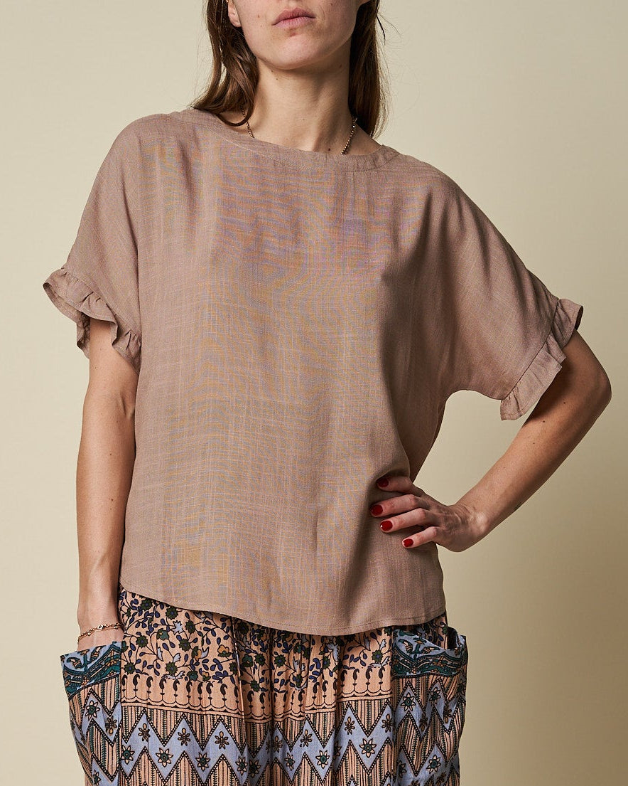 SCOOP NECK TOP W/ FRILLED SLEEVES