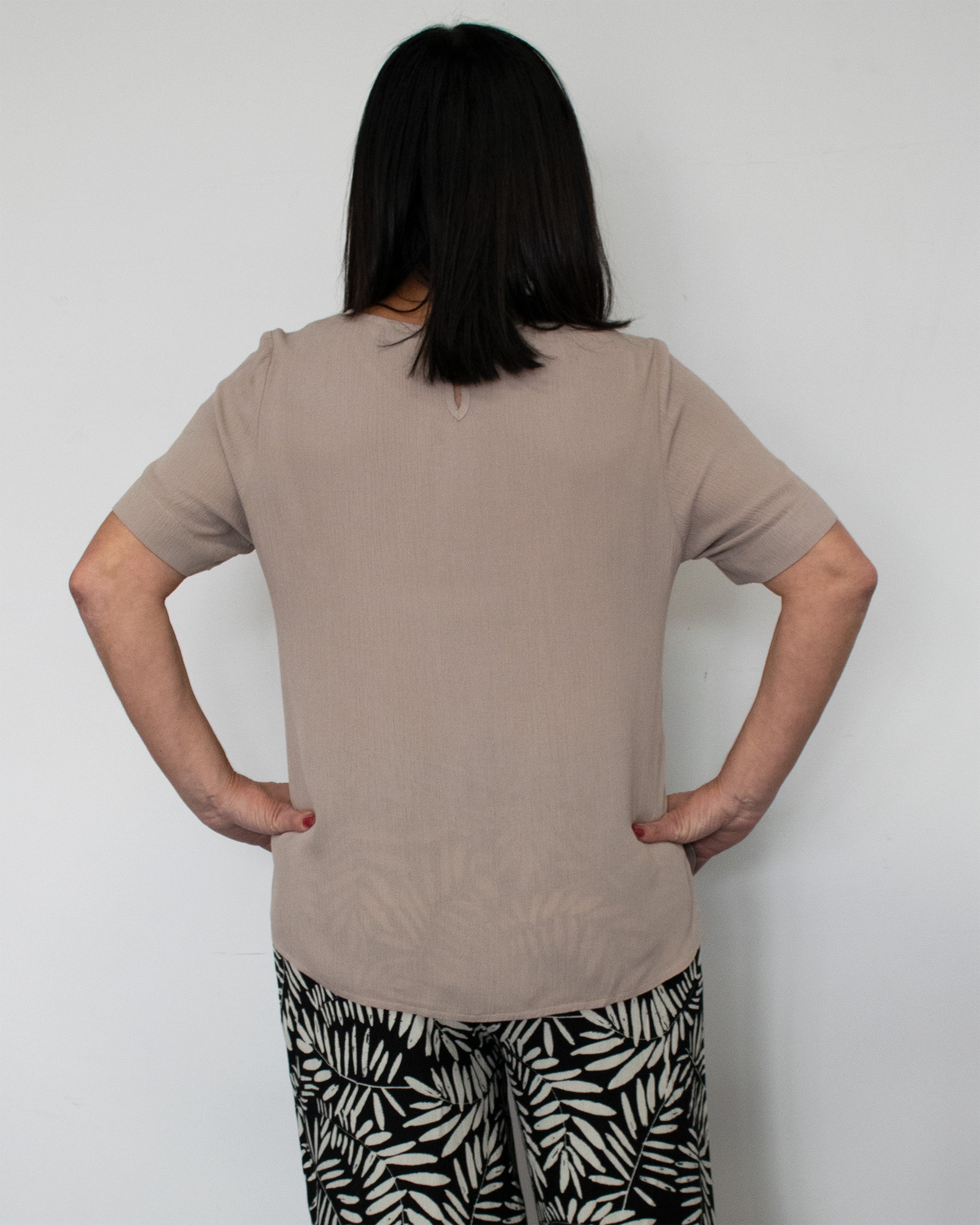 KEYHOLE BACK TEE