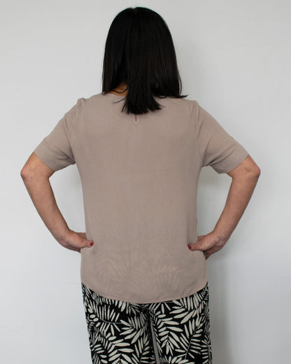KEYHOLE BACK TEE
