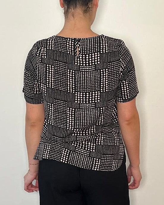 SHORT SLEEVE TEE W/ KEYHOLE BACK