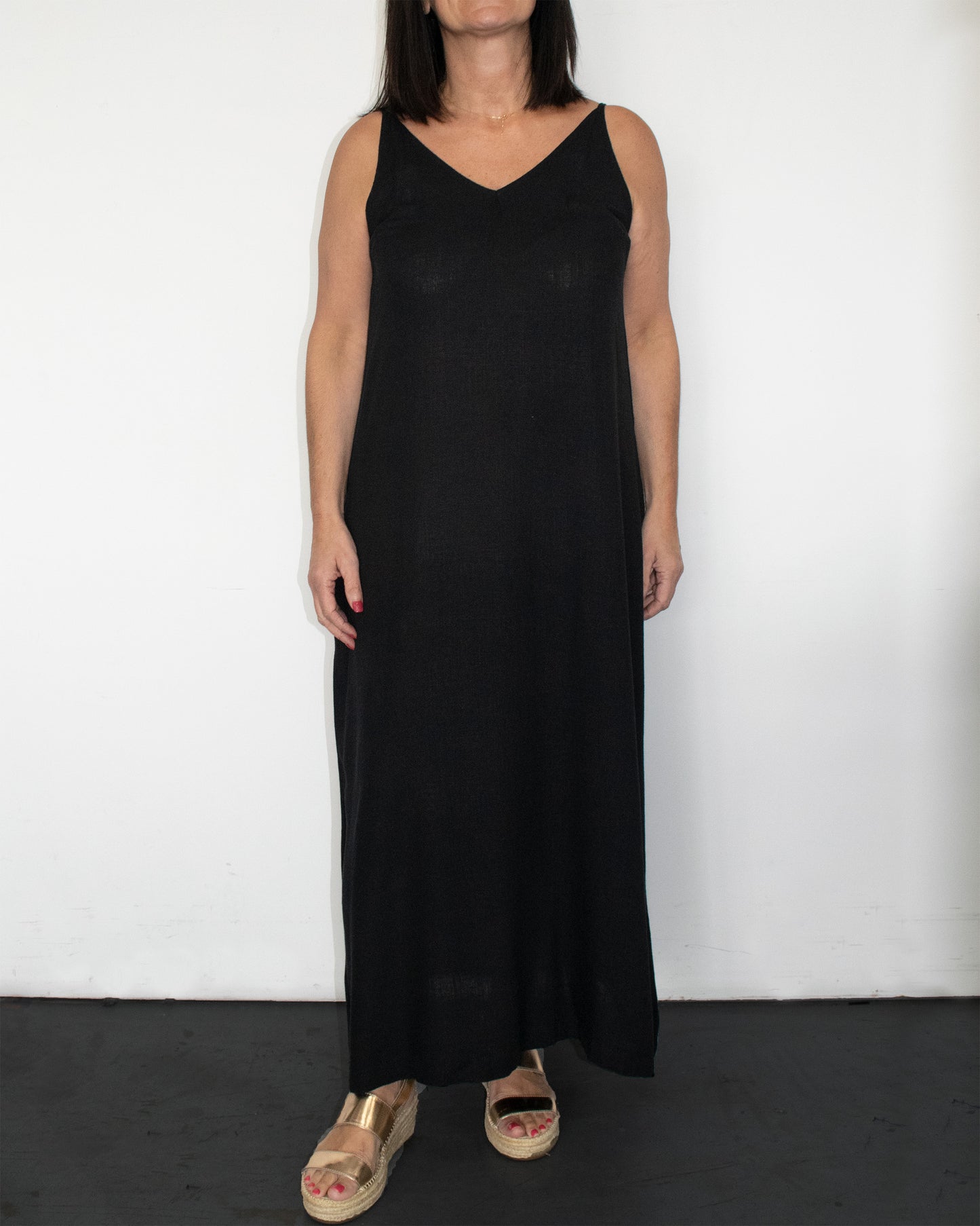 SHOESTRING DRESS W/ SIDE SPLIT