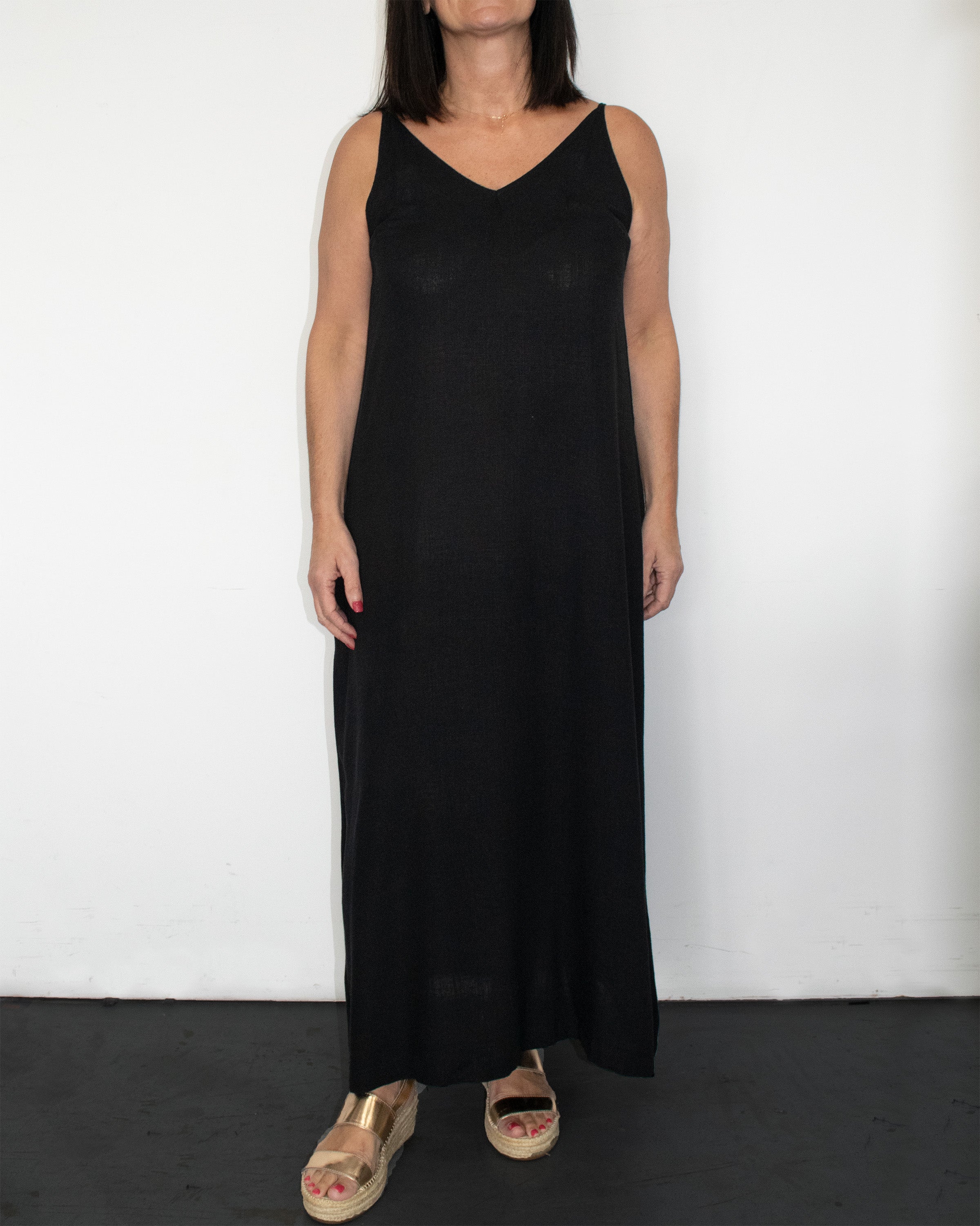 SHOESTRING DRESS W/ SIDE SPLIT