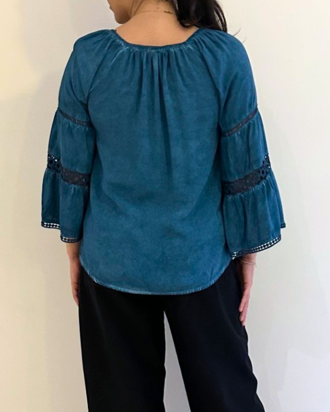 CREW NECK PEASANT TOP W/ LACE TRIM