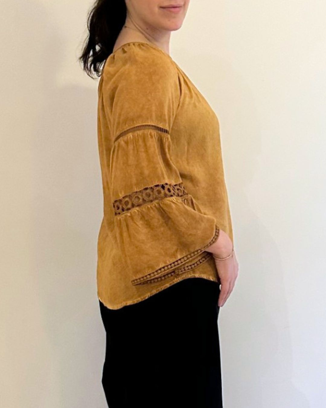 CREW NECK PEASANT TOP W/ LACE TRIM