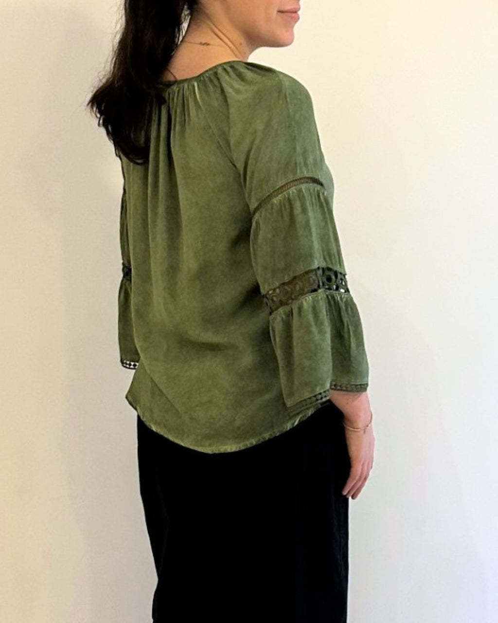 CREW NECK PEASANT TOP W/ LACE TRIM