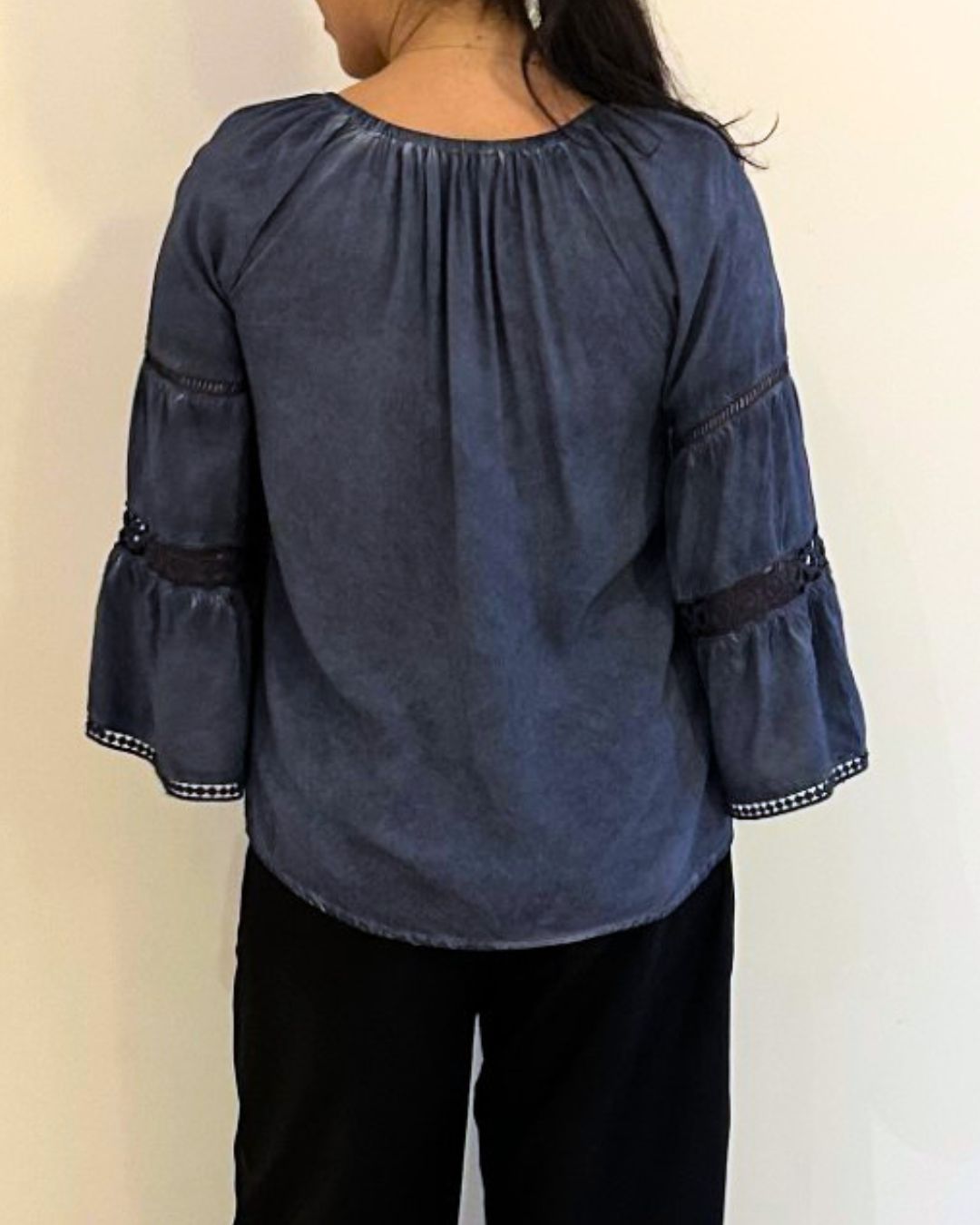 CREW NECK PEASANT TOP W/ LACE TRIM