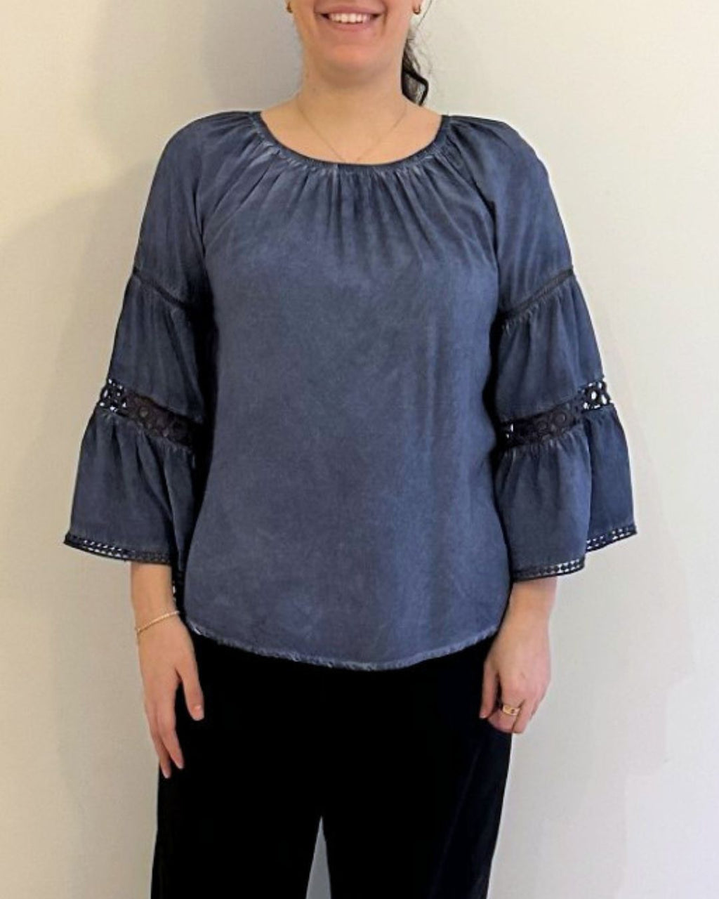 CREW NECK PEASANT TOP W/ LACE TRIM