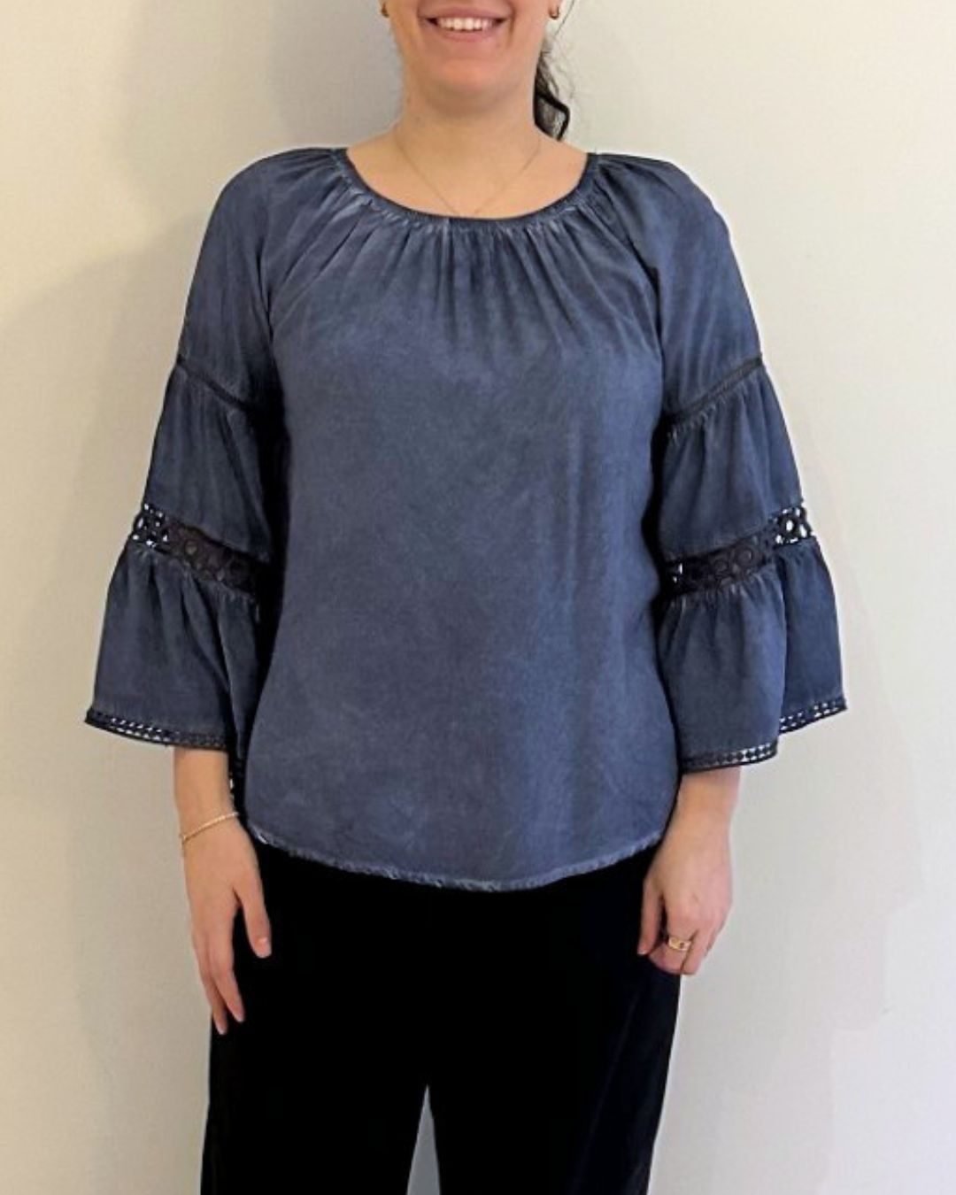 CREW NECK PEASANT TOP W/ LACE TRIM