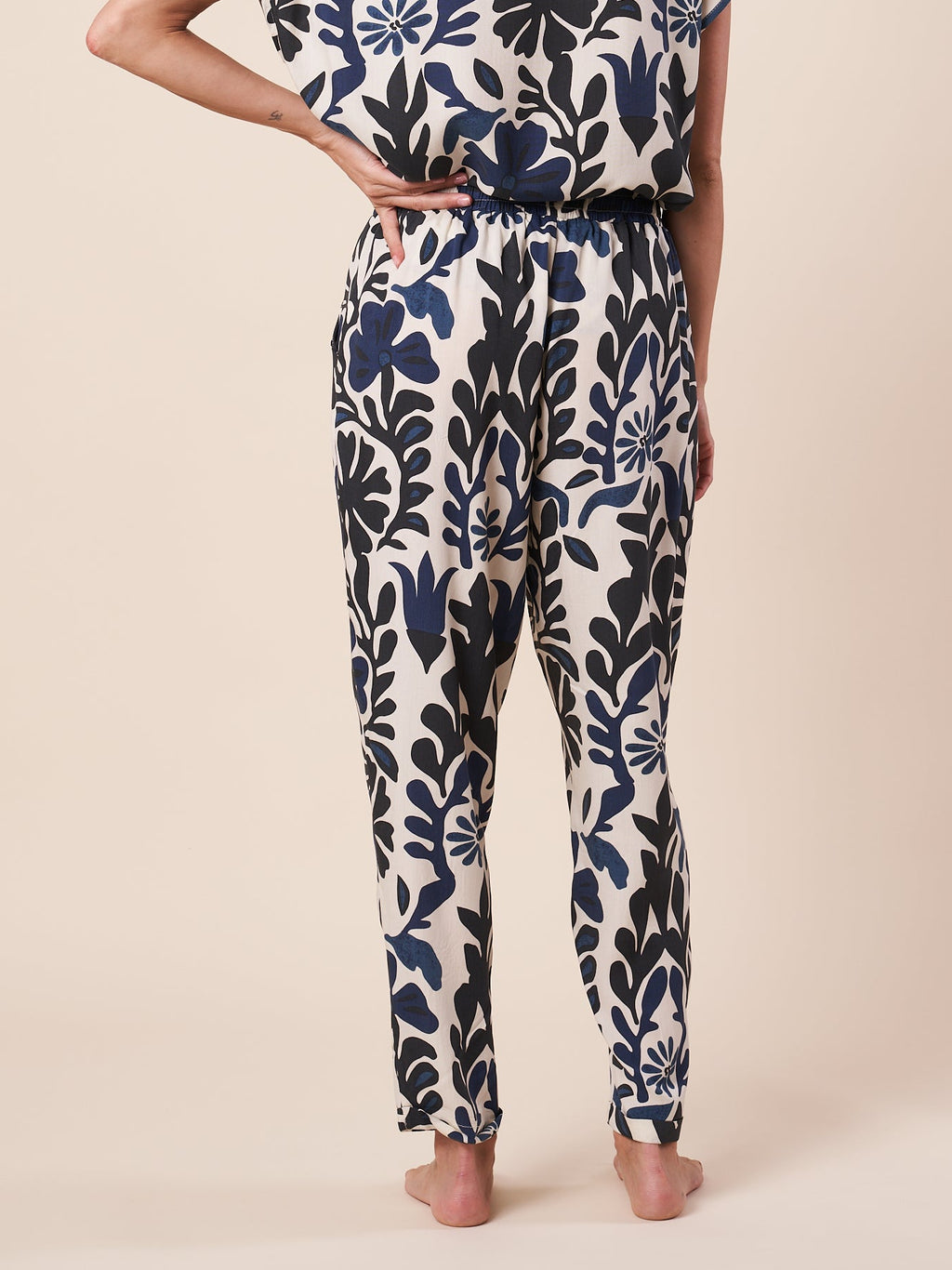 ELASTIC WAIST PANT W/ TURN UP CUFF