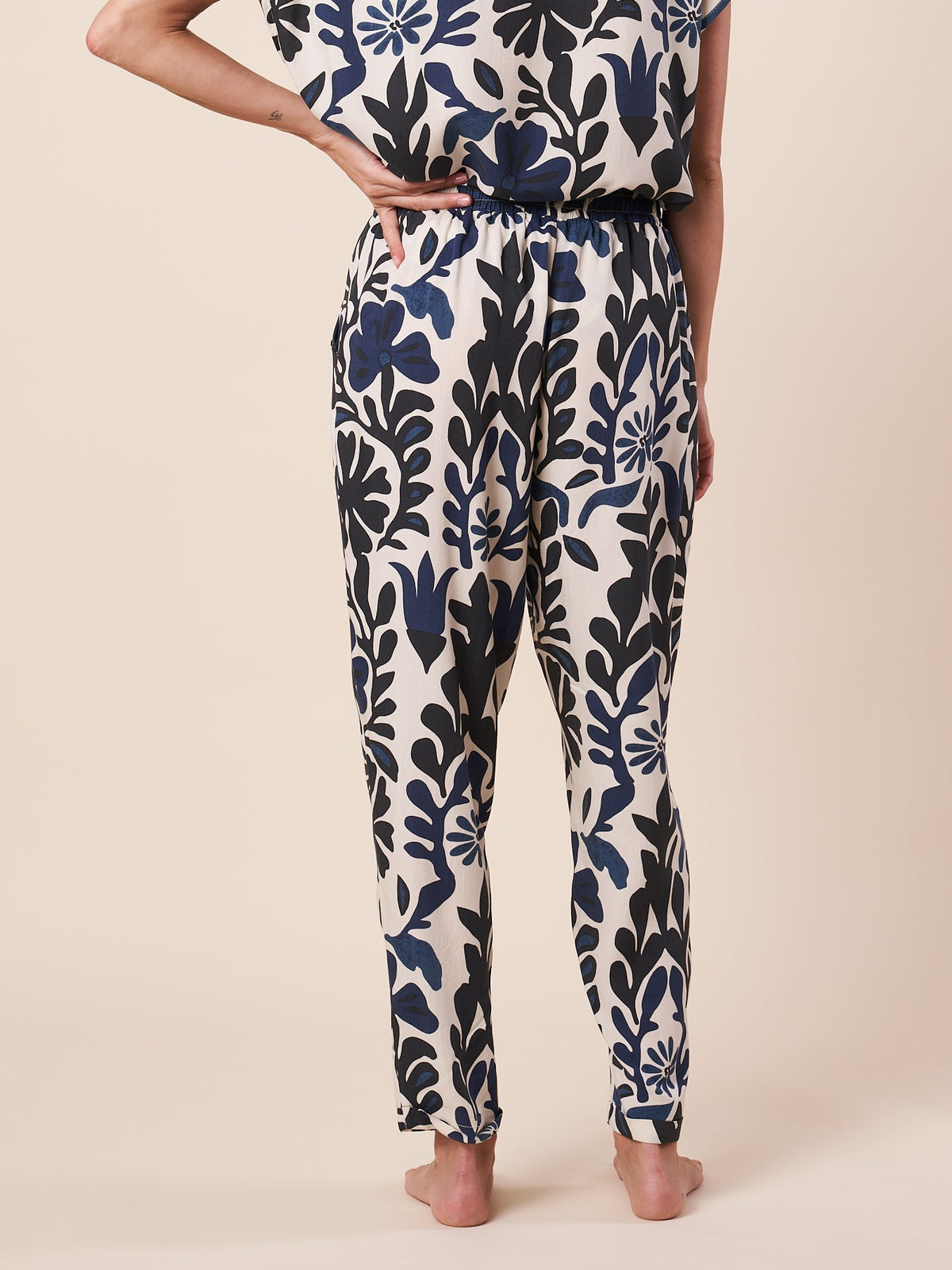 ELASTIC WAIST PANT W/ TURN UP CUFF