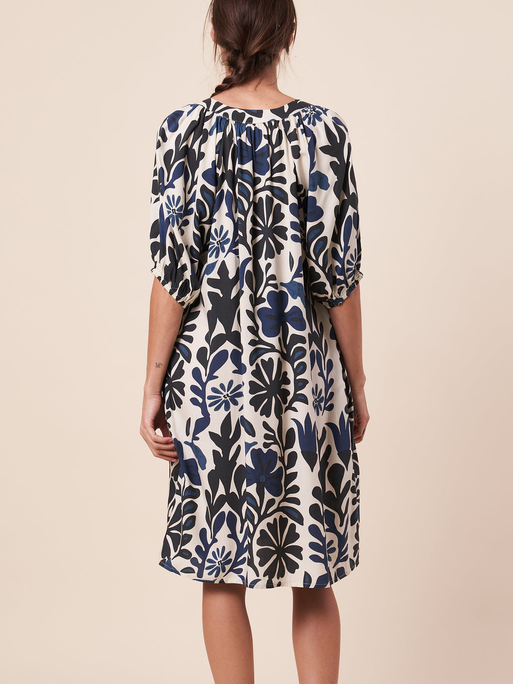 SHORT DRESS W/ RAGLAN SLEEVE