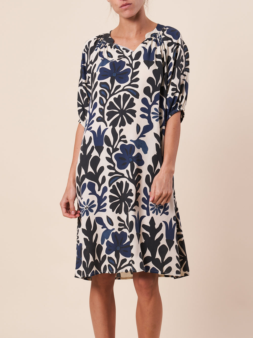 SHORT DRESS W/ RAGLAN SLEEVE