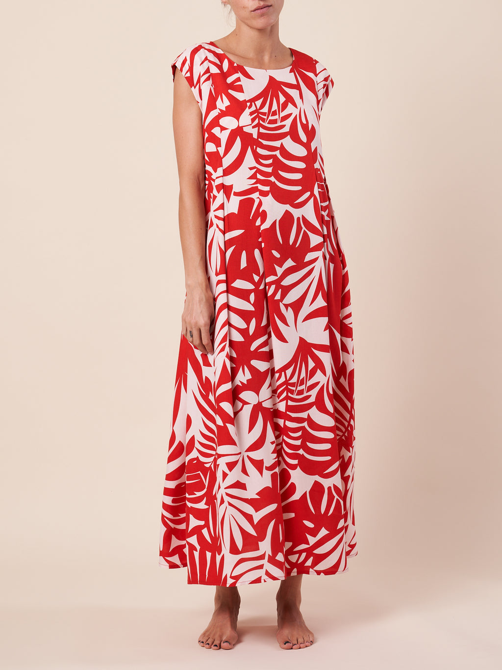 SLEEVELESS PLEATTUCK DRESS