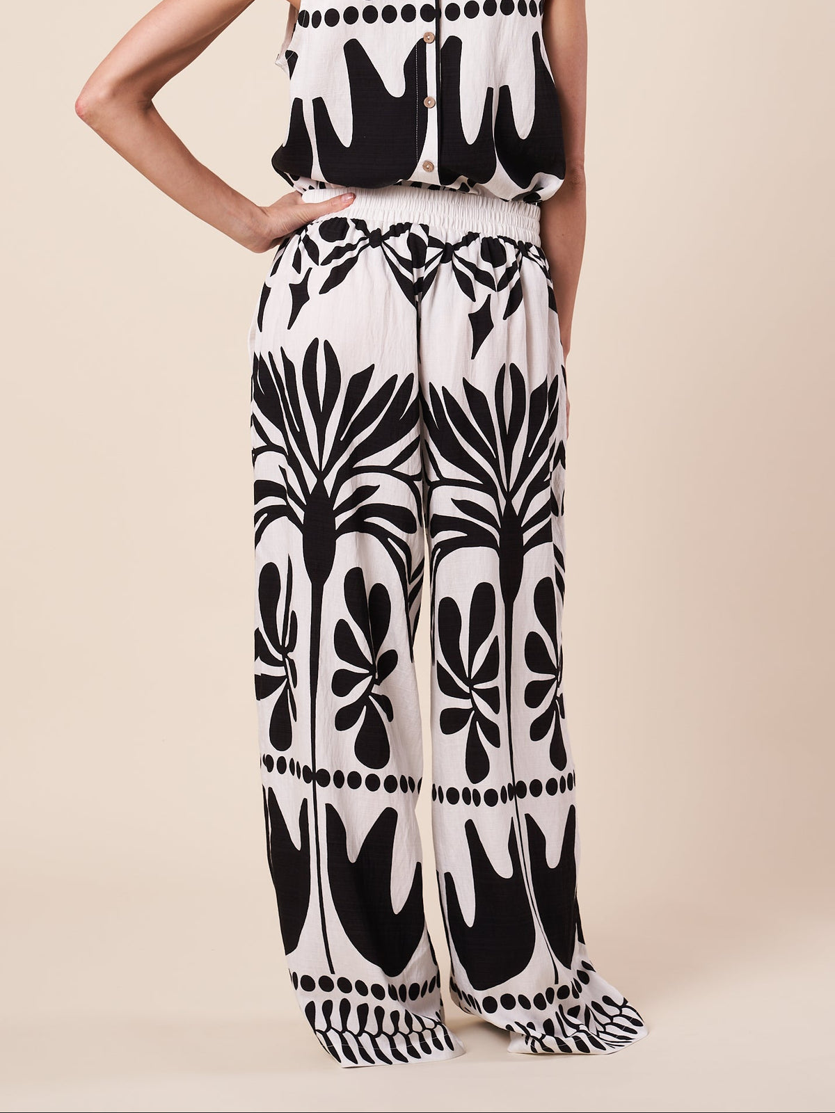 STRAIGHT LEG PANT W/ 1/2 ELASTIC BACK