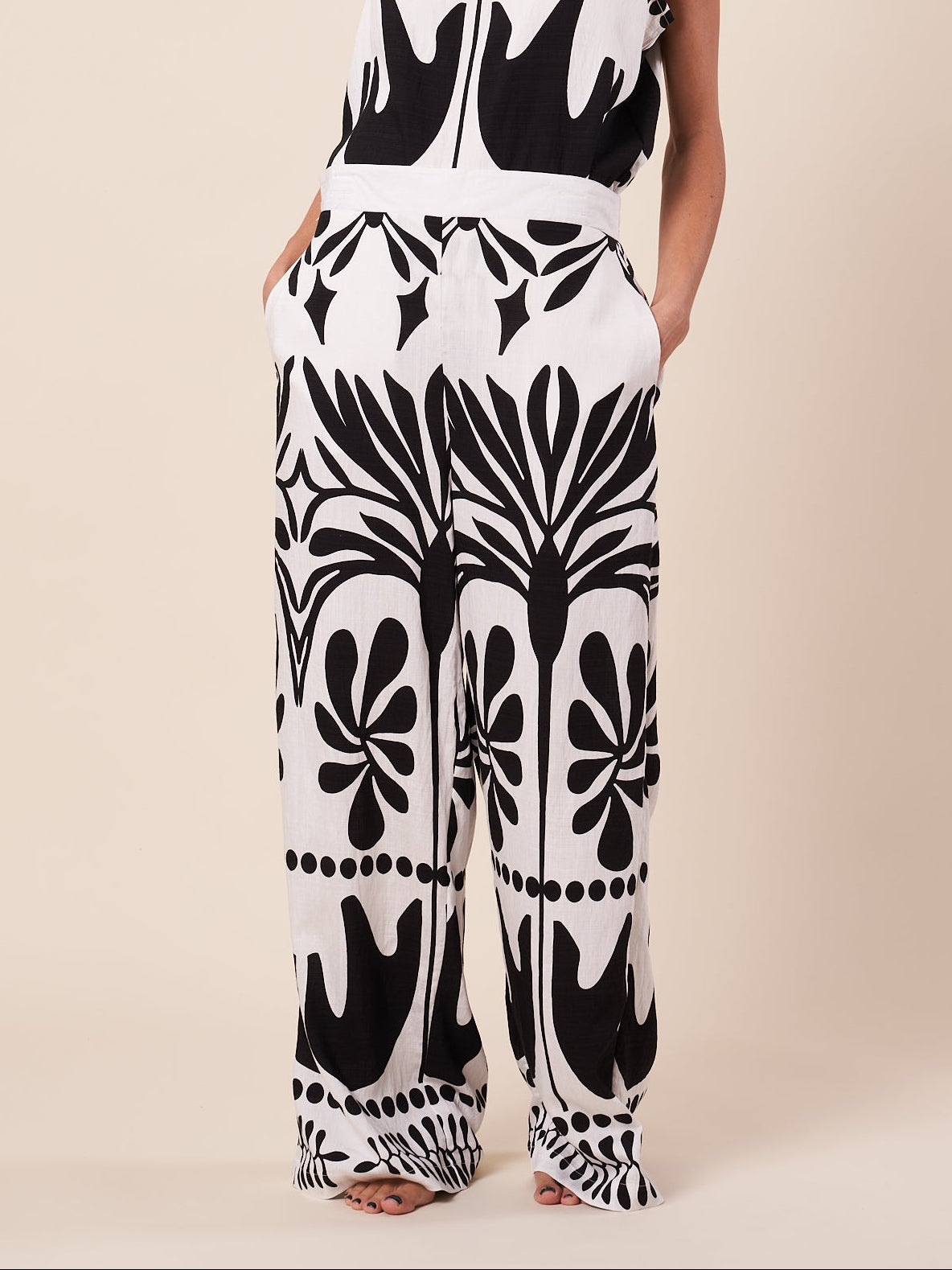 STRAIGHT LEG PANT W/ 1/2 ELASTIC BACK