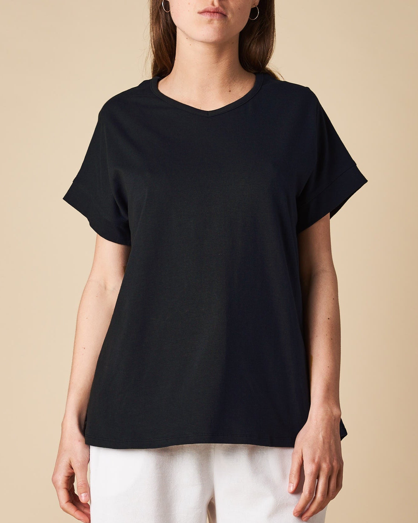 Neck Low Sleeve Trim Tee