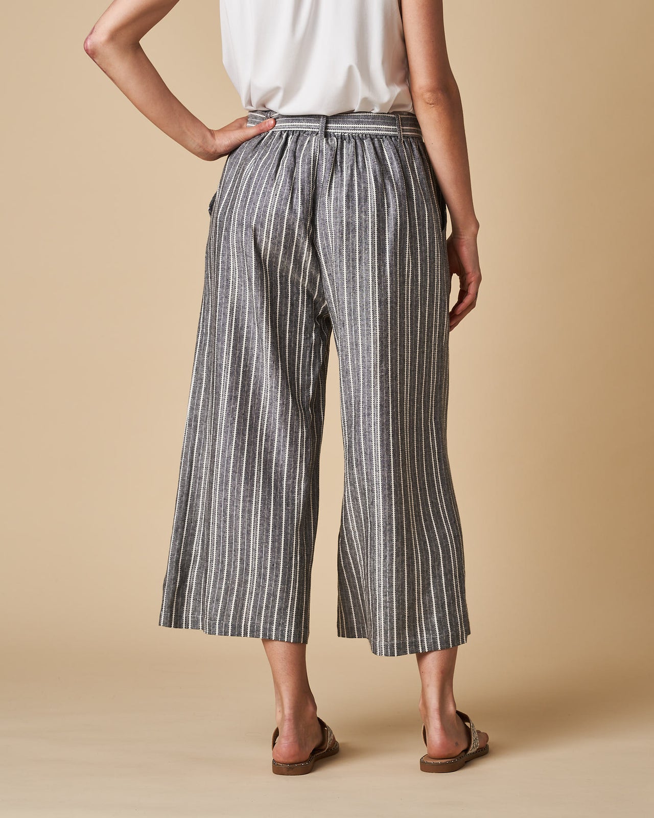 3/4 Tie Waist Pant