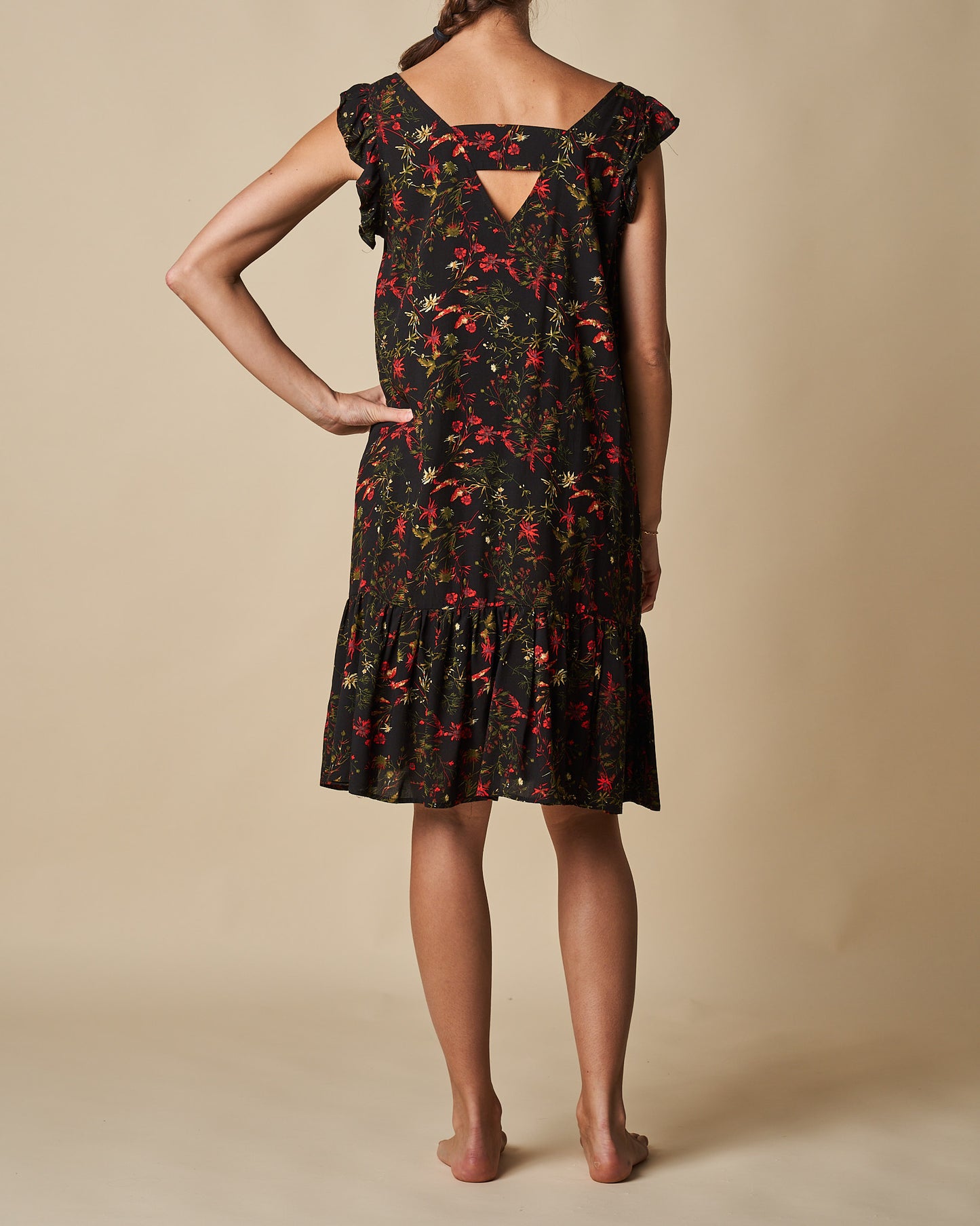 V-NECK SHORT DRESS