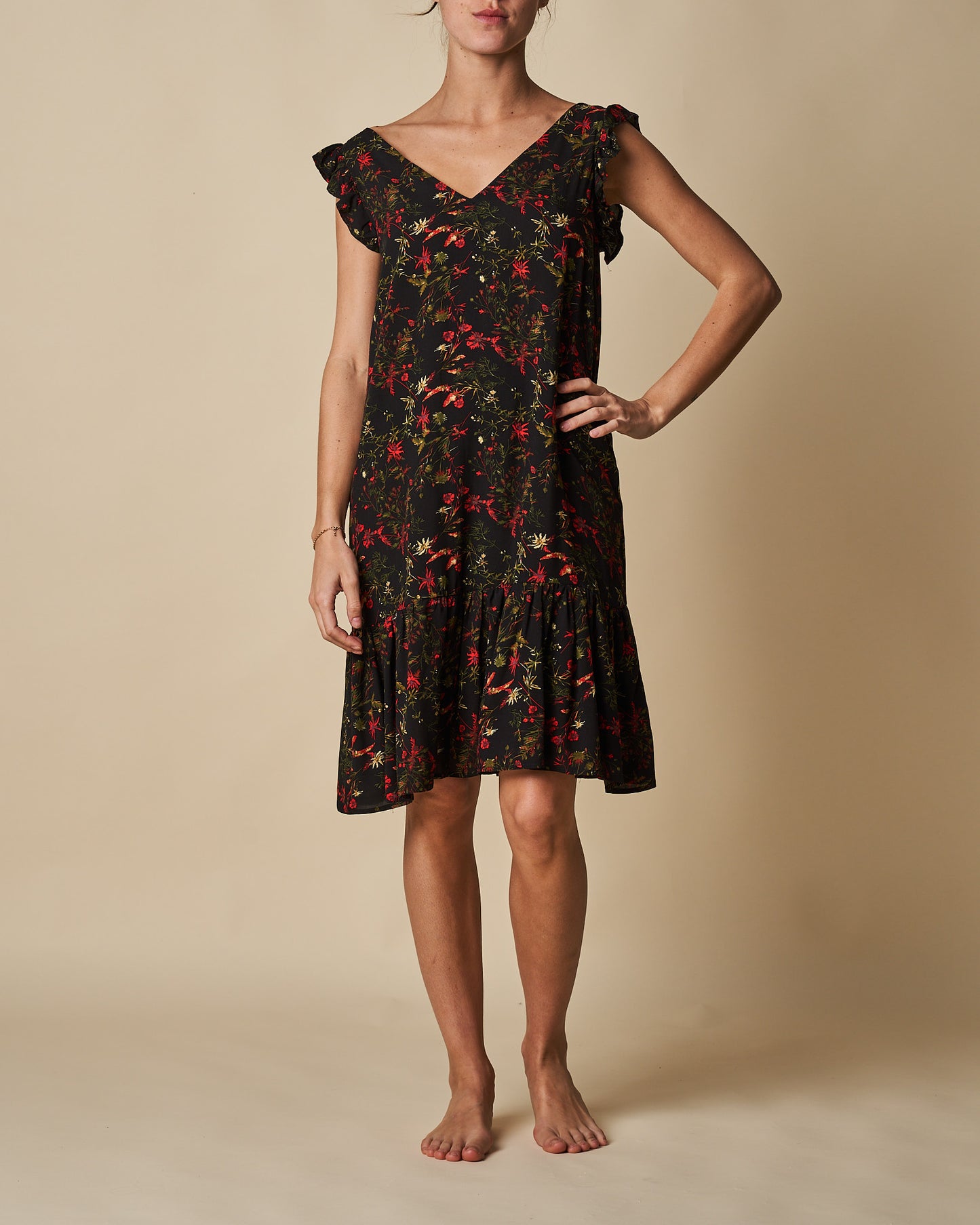 V-NECK SHORT DRESS