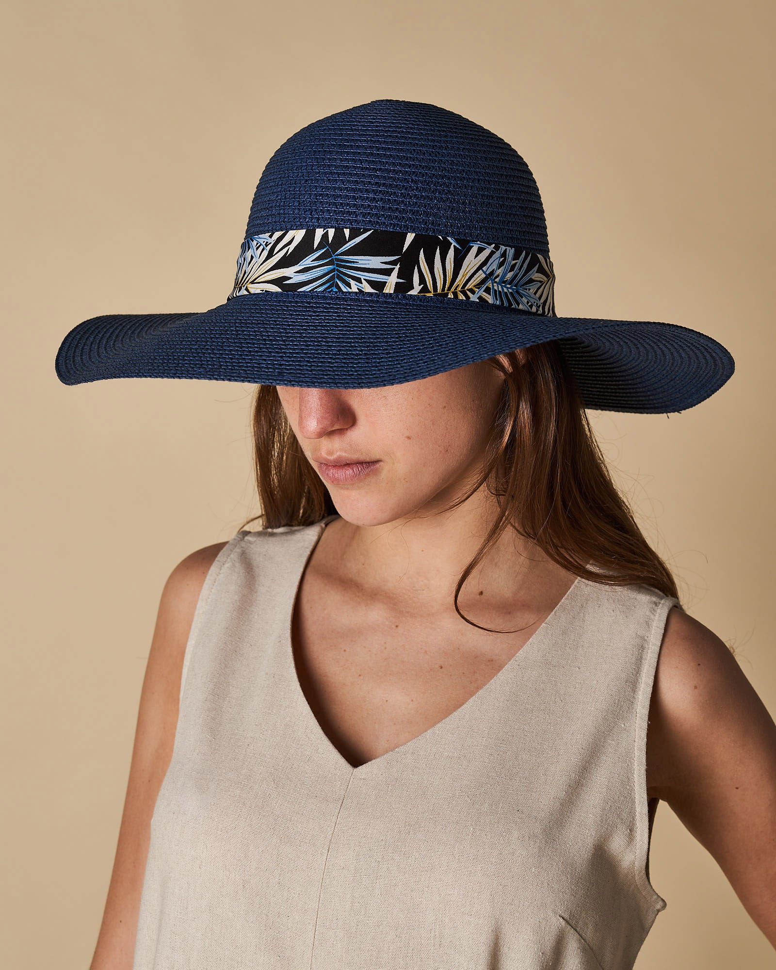 WIDE BRIM HAT W/ DETAILS